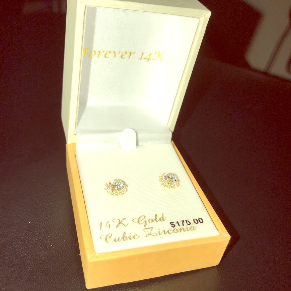 👑14 K Gold Cubic Zirconia Earrings